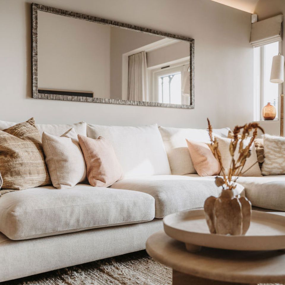 living room in beige and peach